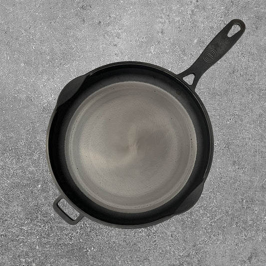 The EngelElzen Cast Iron Shallow Skillet/Lid